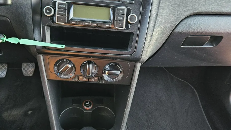 VOLKSWAGEN Polo -