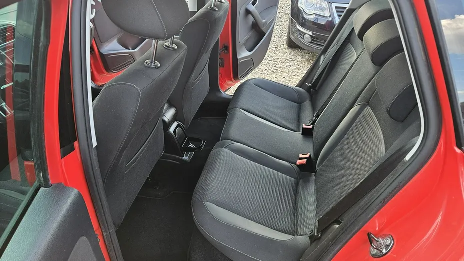 VOLKSWAGEN Polo -