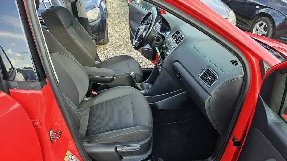 VOLKSWAGEN Polo -