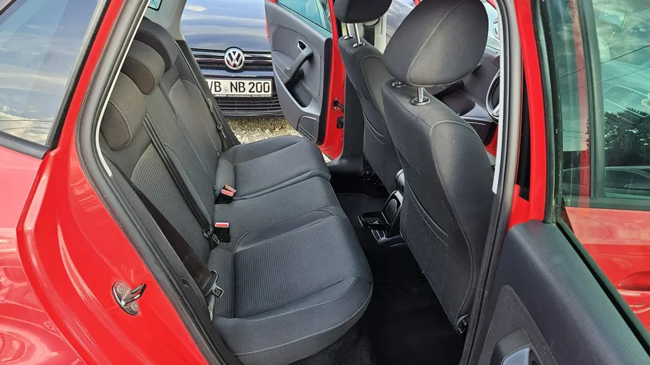 VOLKSWAGEN Polo -