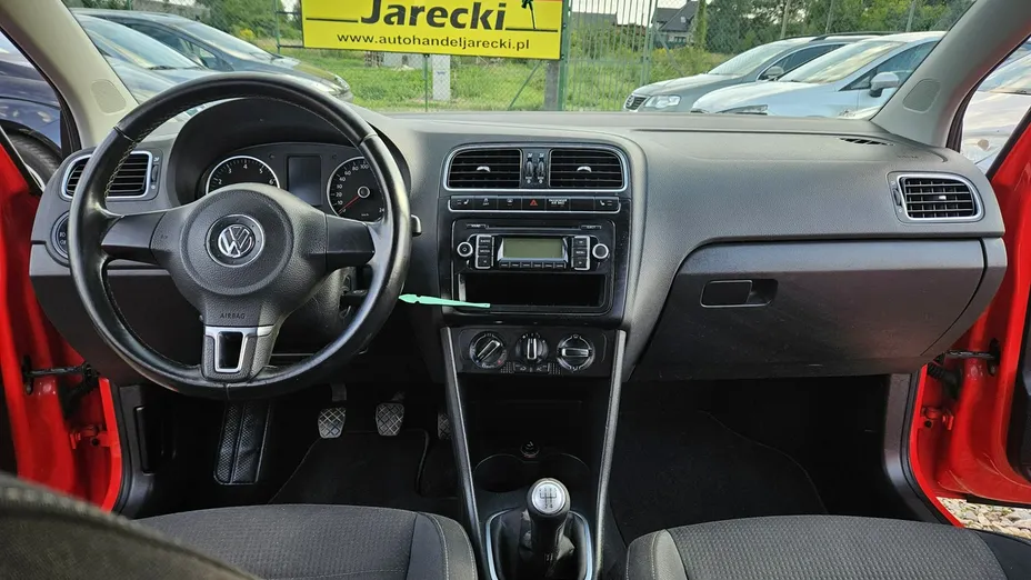 VOLKSWAGEN Polo -
