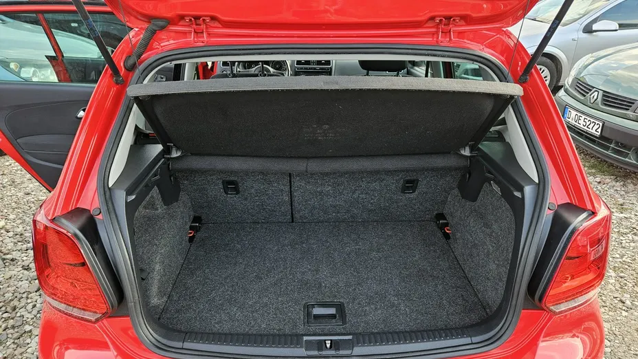 VOLKSWAGEN Polo -