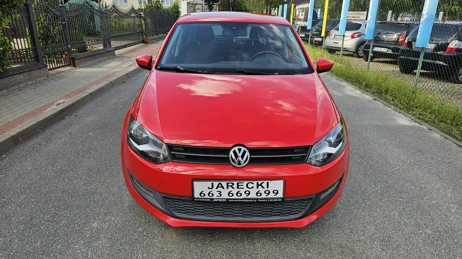 VOLKSWAGEN Polo -