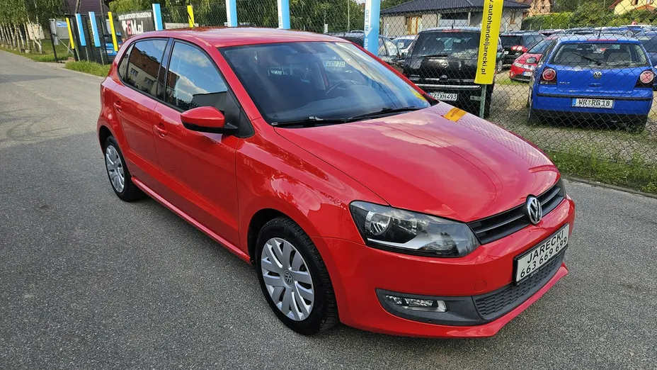 VOLKSWAGEN Polo -