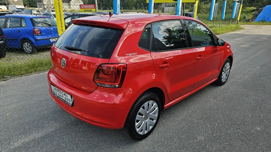 VOLKSWAGEN Polo -