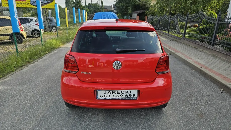 VOLKSWAGEN Polo -