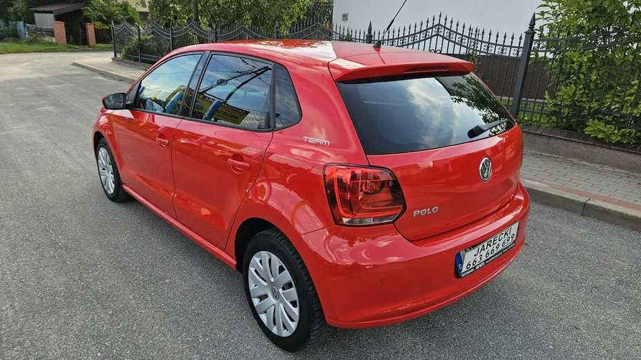 VOLKSWAGEN Polo -