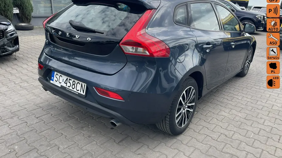 VOLVO V40 -