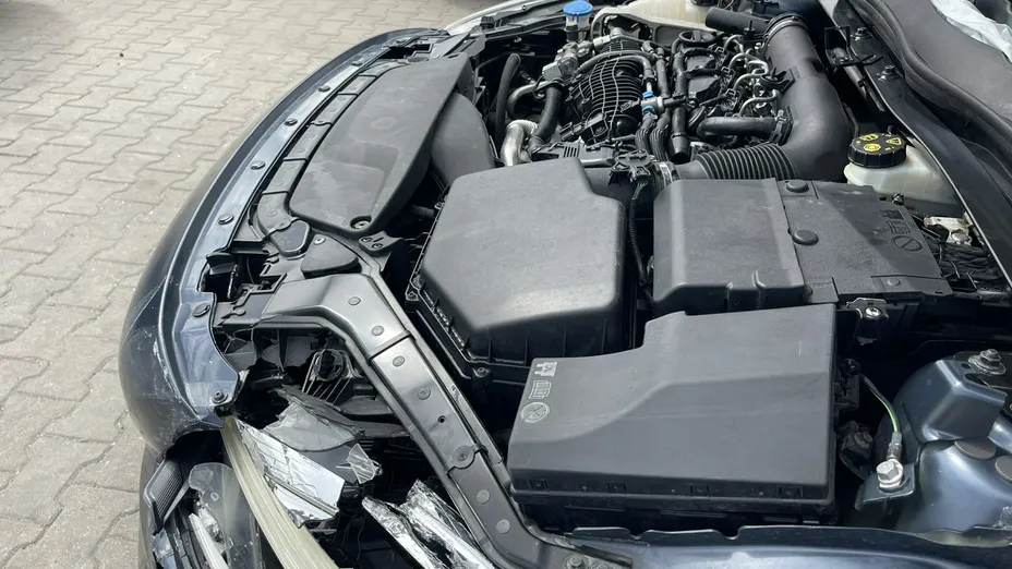 VOLVO V40 -
