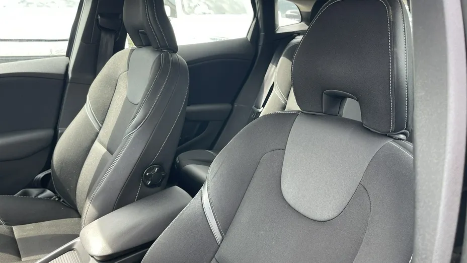 VOLVO V40 -