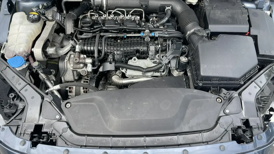 VOLVO V40 -