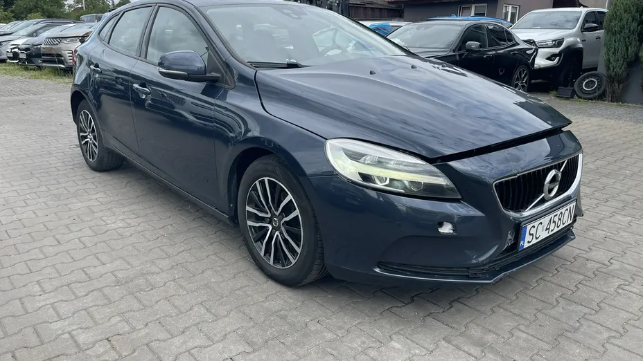 VOLVO V40 -