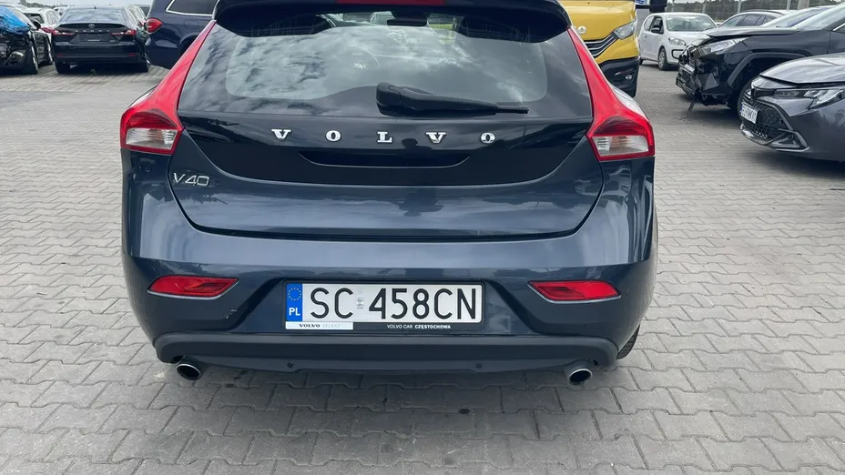 VOLVO V40 -