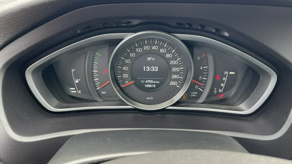 VOLVO V40 -