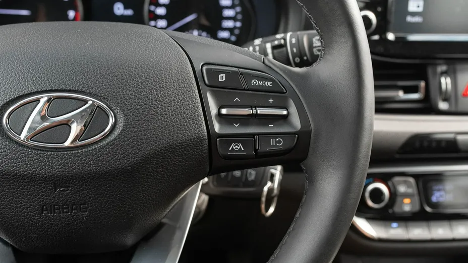 HYUNDAI i30 -