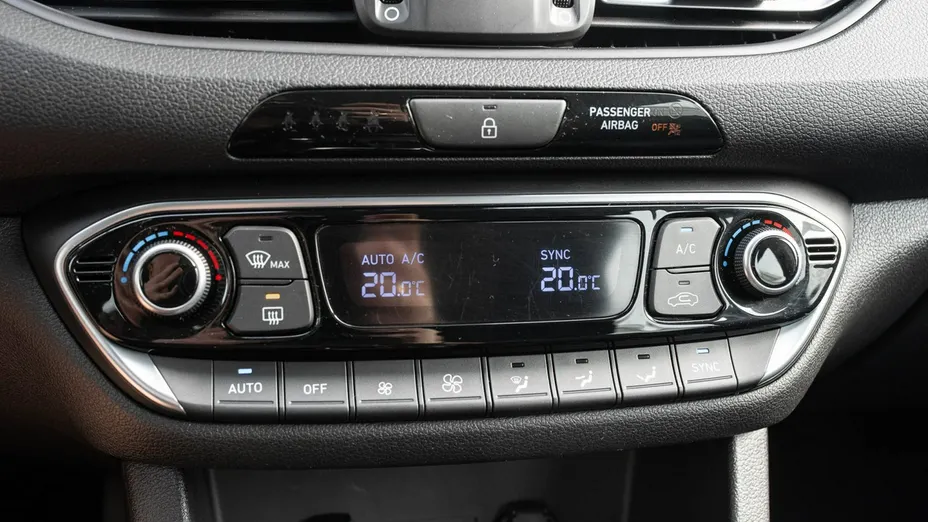 HYUNDAI i30 -