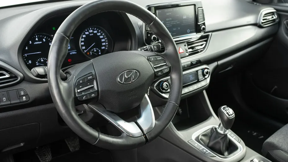 HYUNDAI i30 -
