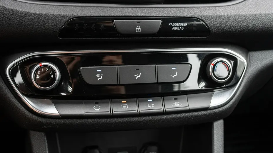 HYUNDAI i30 -