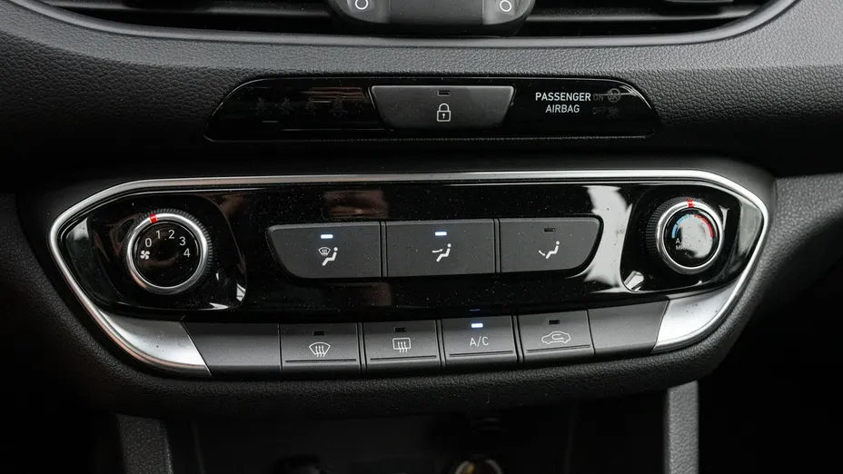 HYUNDAI i30 -