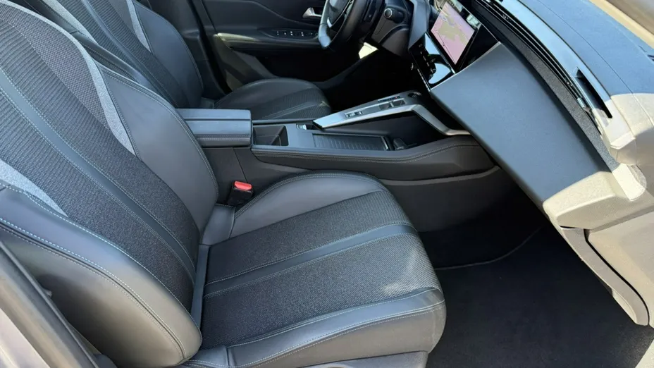 PEUGEOT 308 -