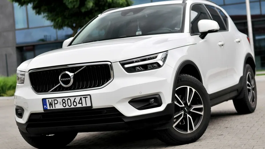 VOLVO XC40 -