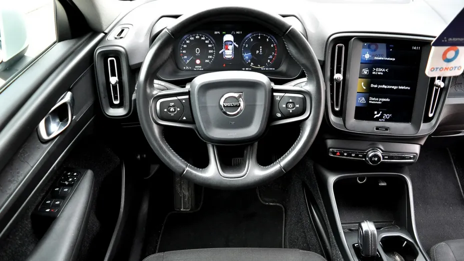 VOLVO XC40 -