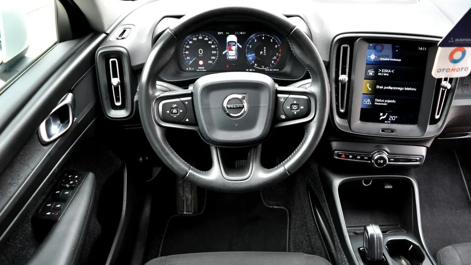 VOLVO XC40 -