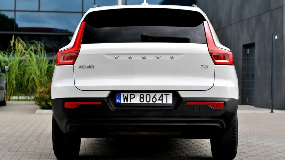 VOLVO XC40 -