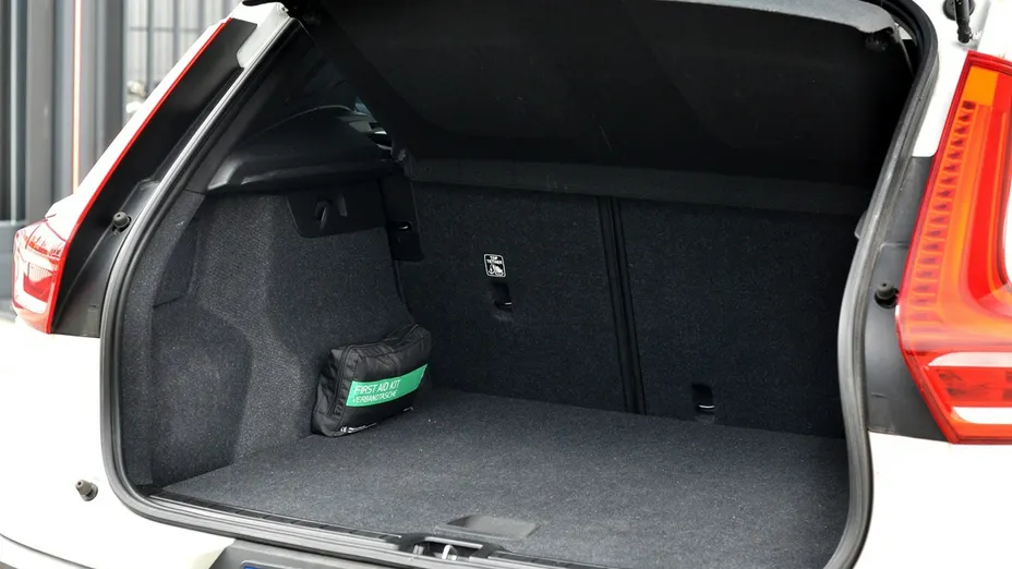VOLVO XC40 -