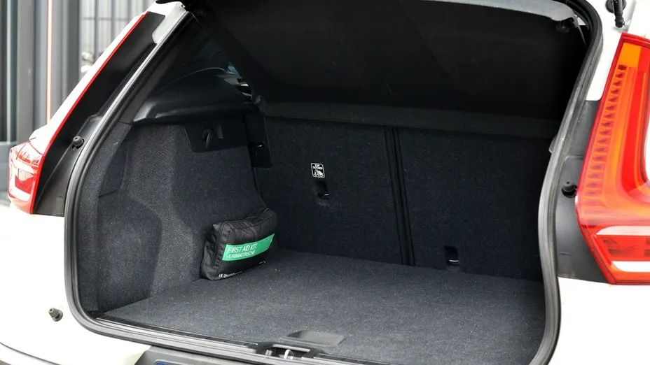 VOLVO XC40 -