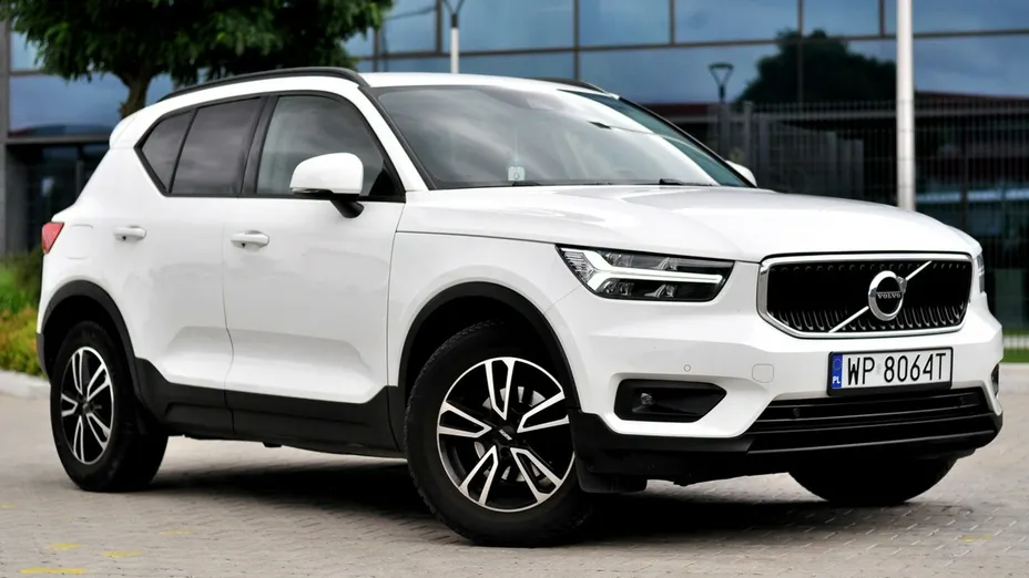 VOLVO XC40 -