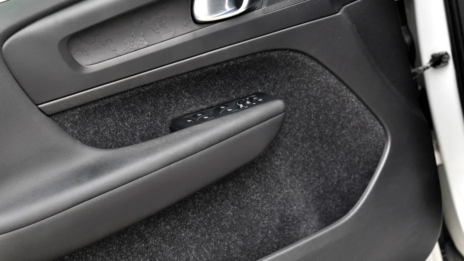 VOLVO XC40 -