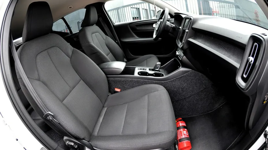 VOLVO XC40 -
