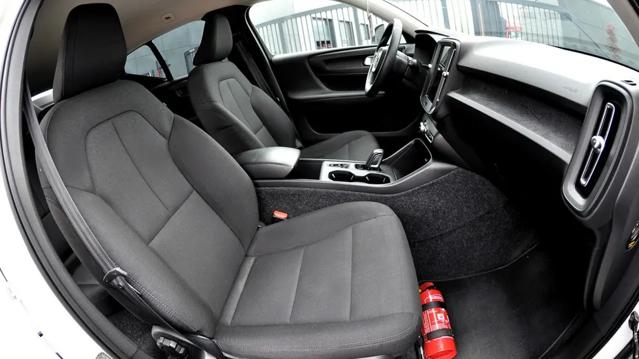 VOLVO XC40 -