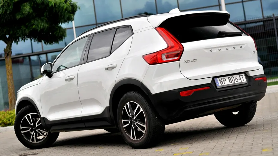 VOLVO XC40 -