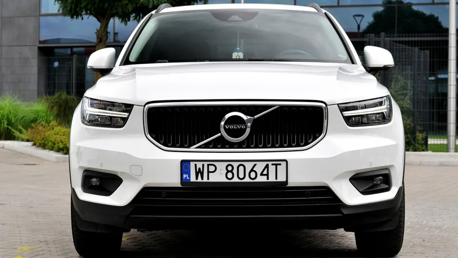 VOLVO XC40 -