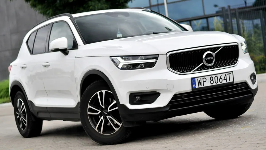 VOLVO XC40 -