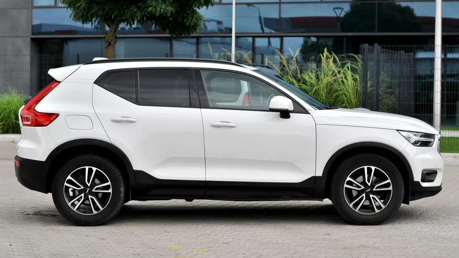 VOLVO XC40 -