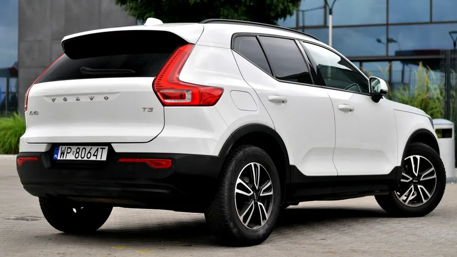 VOLVO XC40 -