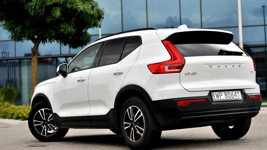 VOLVO XC40 -