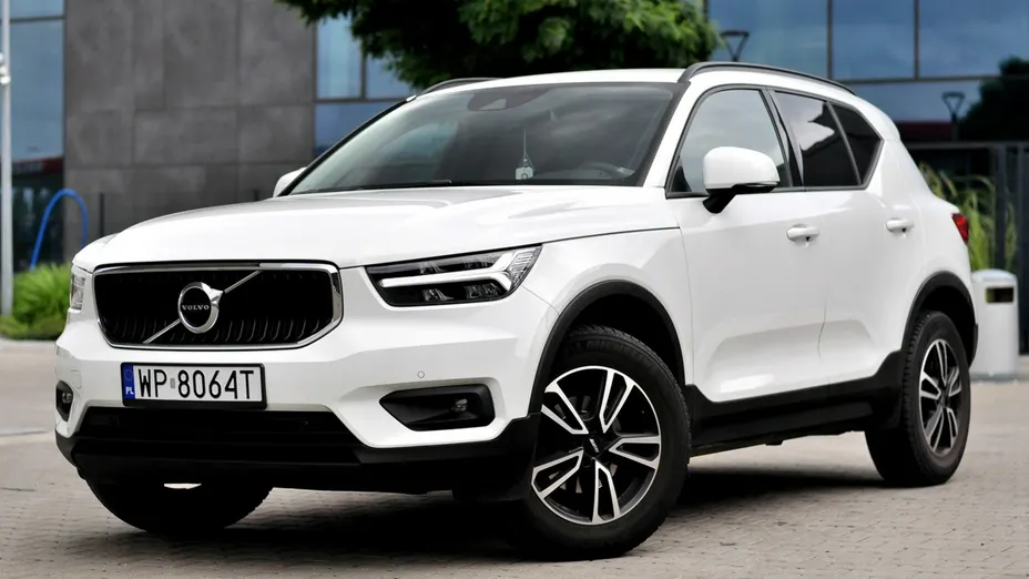 VOLVO XC40 -