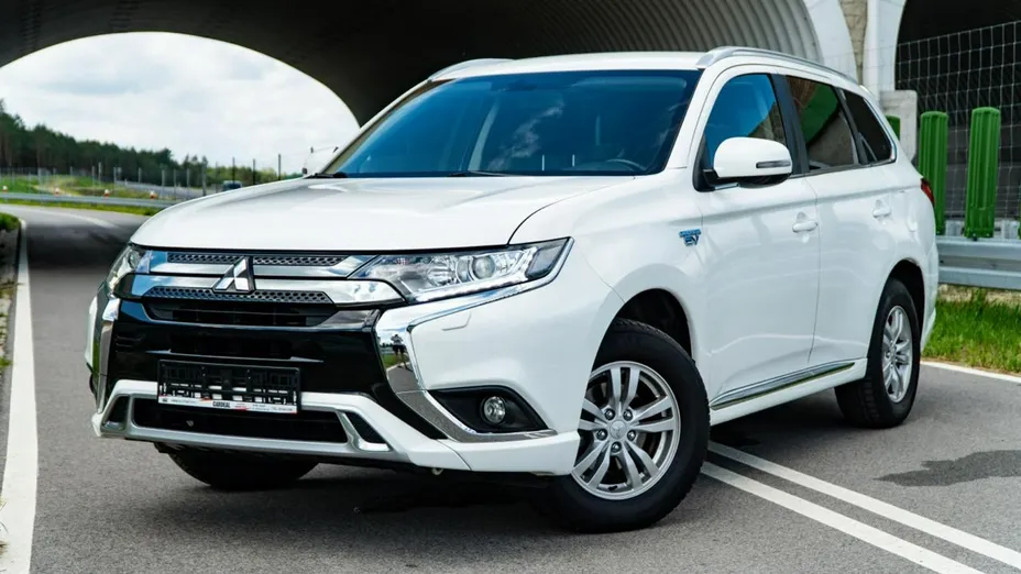 MITSUBISHI Outlander -