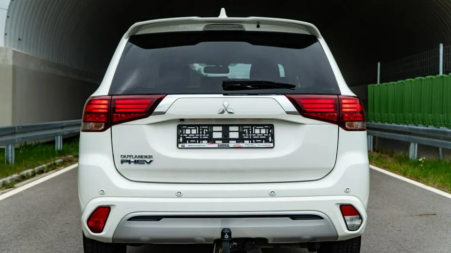 MITSUBISHI Outlander -