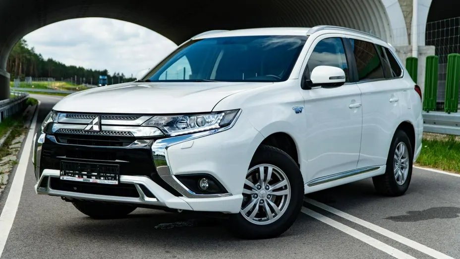 MITSUBISHI Outlander -