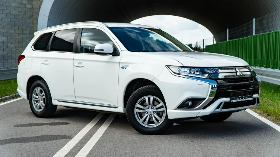 MITSUBISHI Outlander -
