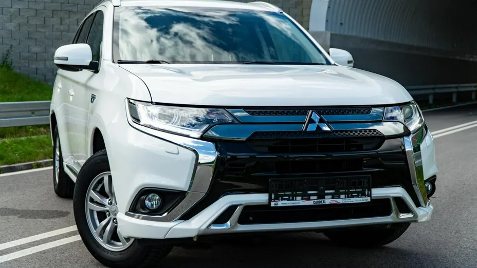 MITSUBISHI Outlander -