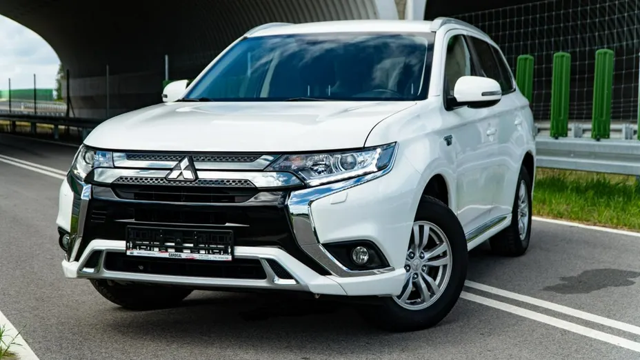 MITSUBISHI Outlander -