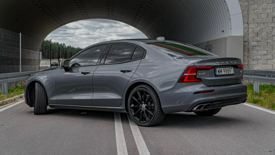 VOLVO S60 -