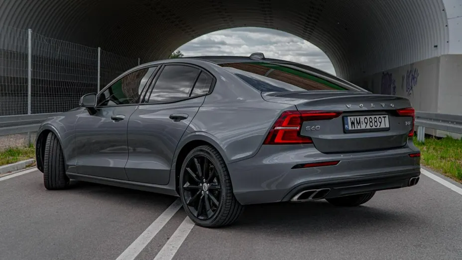 VOLVO S60 -