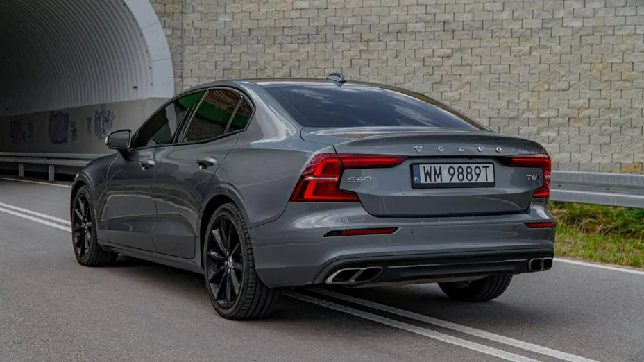 VOLVO S60 -